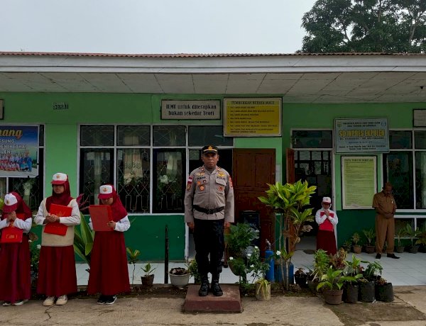 Kapolsek Amanuban Tengah Pimpin Upacara Bendera di SD Inpres Ekpulen Niki-Niki