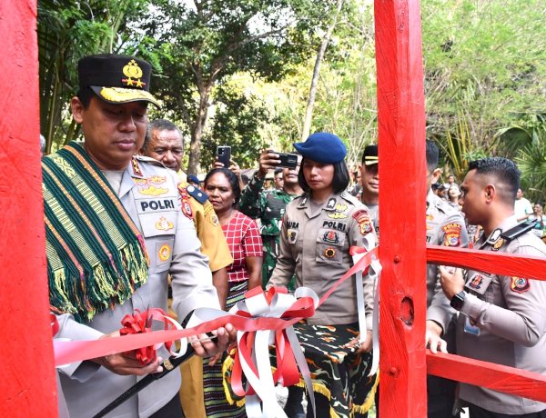 Kapolda NTT Resmikan Jembatan Merah Putih, Tangis Haru Warga Bestobe Pecah Sambut Harapan Baru