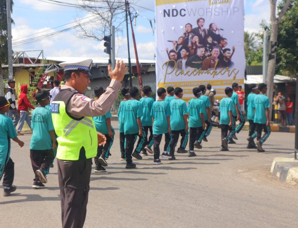 Ciptakan Rasa Aman, Polres TTS Kawal Ketat Lomba Gerak Jalan SLTP dan SLTA Se-Kabupaten Dalam Rangka HUT Ke 81 Republik Indonesia.
