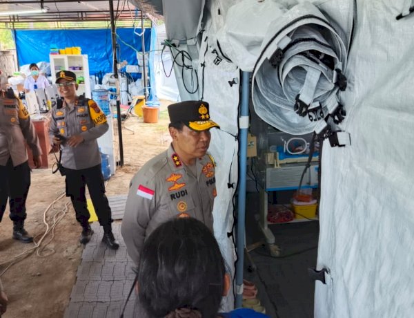 Di Tengah Gempa, Lahir Gempita: Kapolda NTT Sambangi Bayi yang Lahir Saat Bencana di RSUD Aeramo