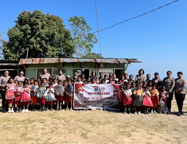 Semarak HUT Polwan ke-78, Polwan Polres TTS Salurkan Bantuan Perlengkapan Sekolah untuk Siswa SD Negeri Besao