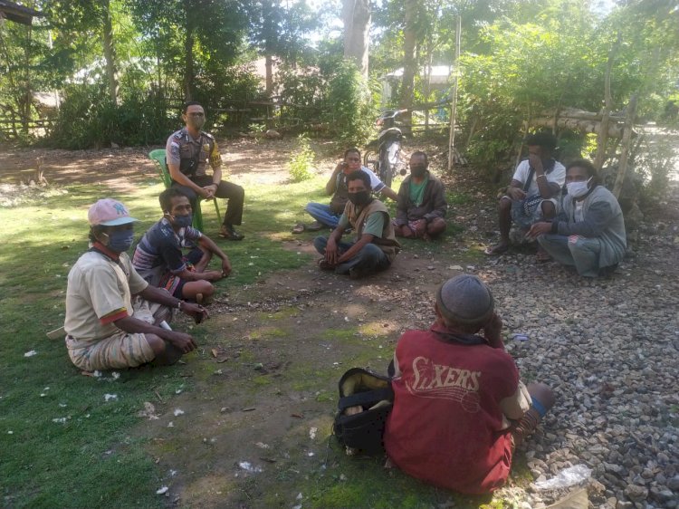 Cegah Covid Bhabinkamtibmas Polsek Siso , Sambangi warga Sampaikan Imbauan