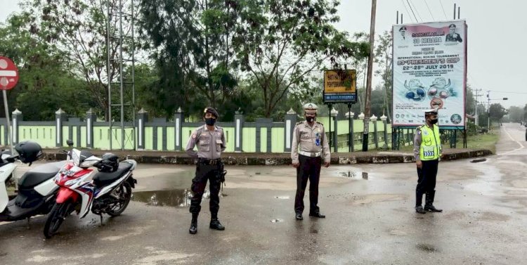 Pagi hari, Polres TTS Turunkan Personil Melaksanakan Pengaturan Lalin