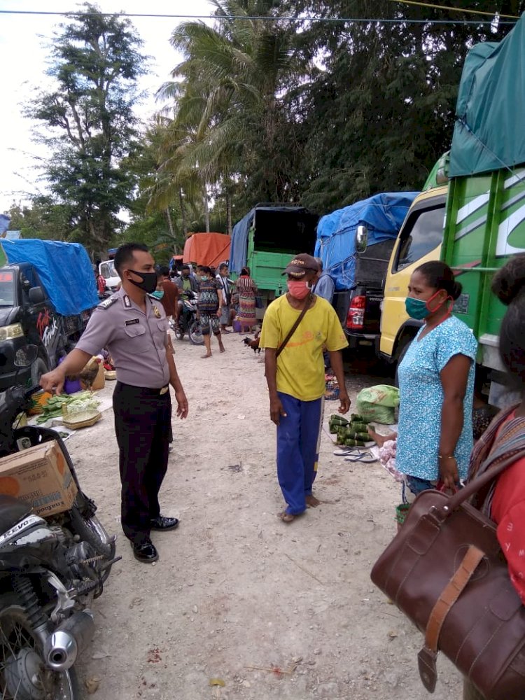 Gelar Patroli Dipasar Mingguan, Personil Polsek Imbau Warga Patuhi Protokol Kesehatan