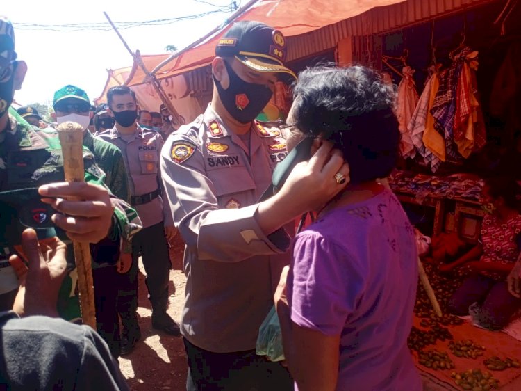 Kapolres TTS dan Unsur Terkait Turun Langsung Mendisiplinkan Masyarakat Terkait Penggunaan Masker