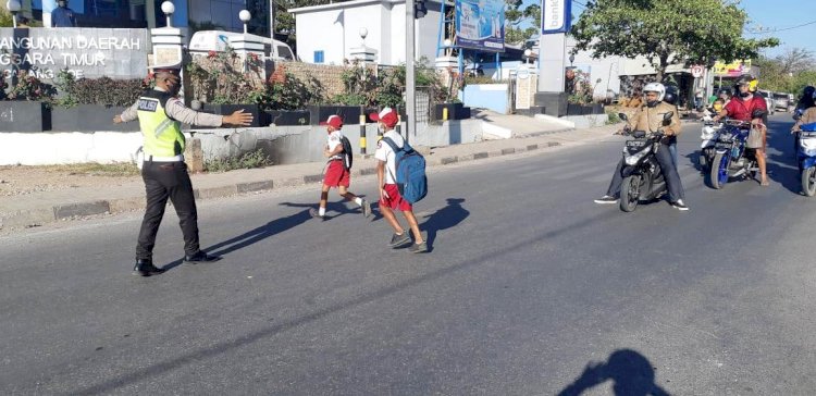 Rutin Gelar Gatur  Pagi Oleh  Anggota Sat Lantas Polres TTS