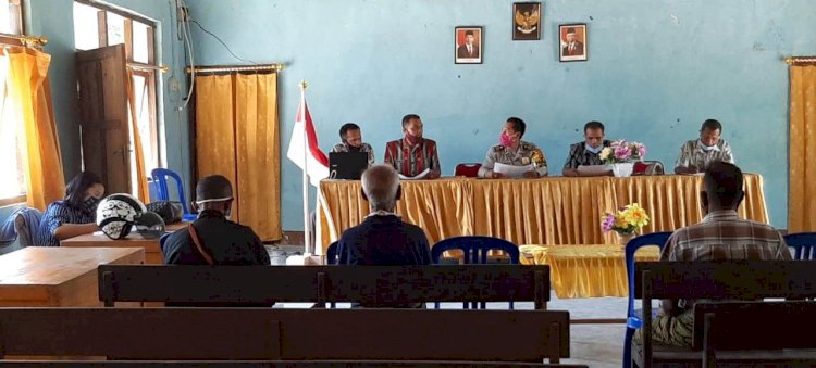 Hadiri Pertemuan Warga , Bhabinkamtibmas Sampaikan Imbauan Patuhi Protokol Kesehatan