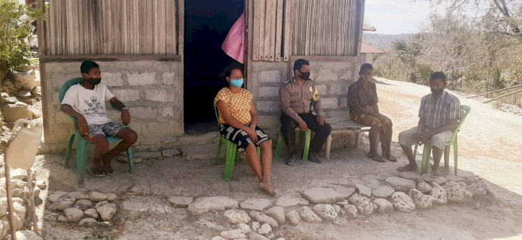 Sambangi Warga, Bhbainkamtibmas Ajak Warga Patuhi Protokol Kesehatan Covid-19
