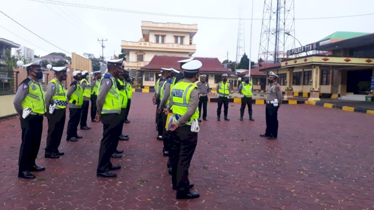 Mengawali Pelaksanaan Tugas, Personil Sat Lantas Melaksankan Apel Pagi