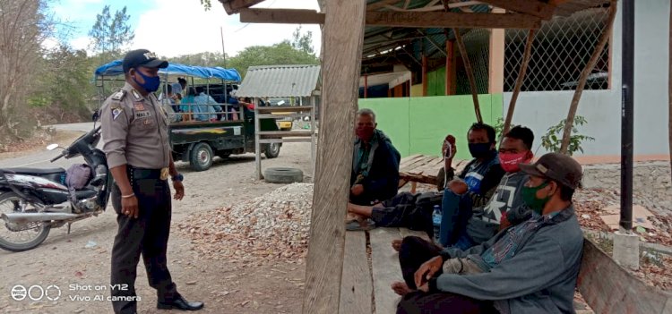 Sambangi  Pangkalan  Ojek, Bhabinkamtibmas  Sampaikan Pesan Kamtibmas