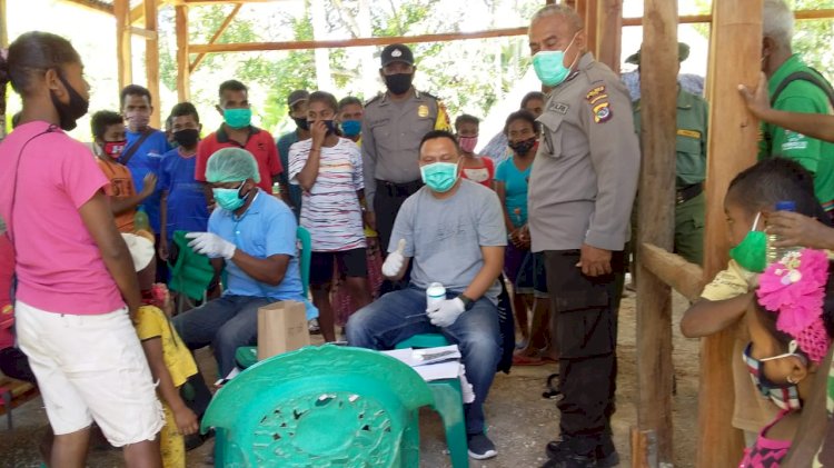 Kapol Sub Sektor Molteng Pantau langsung Kegiatan Pemberian Obat Pencegah Kaki Gajah