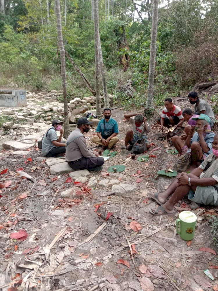 Duduk Bersama Warga, Bhabinkamtibmas Beri Imbauan Kamtibmas