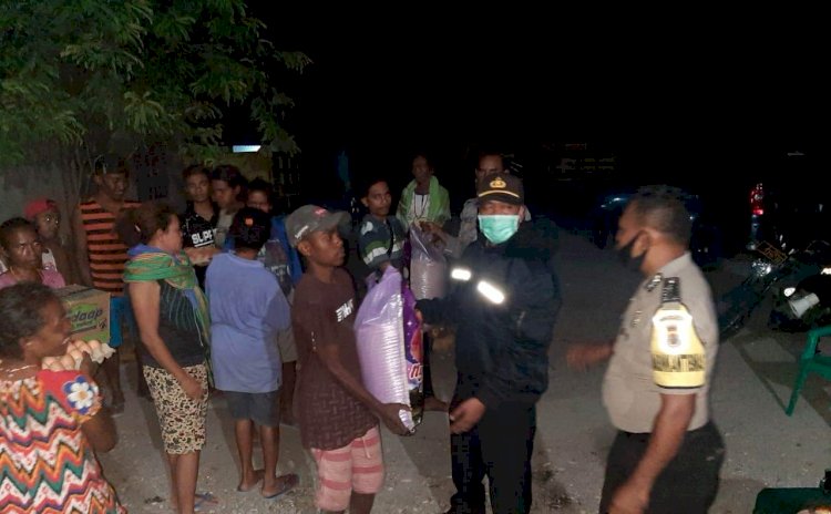 Peduli Kasih , Polsek Amanauban Selatan Salurkan Sembako dari Kapolda NTT Kepada Warga Pubabu –Besipae