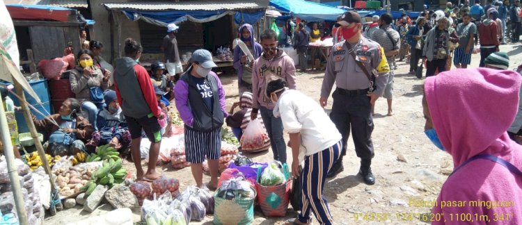Patroli Dialogis ke Pasar Mingguan, Bhabin Beri Imbauan Kamtibmas