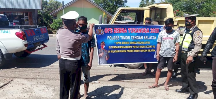 Operasi Zebra Turangga 2020, Sat Lantas Polres TTS Bagikan Masker