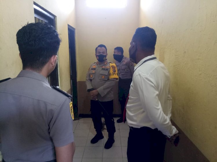 Pastikan Keamanan di Ruang Tahanan, Kapolres TTS Melakukan Pengecekan