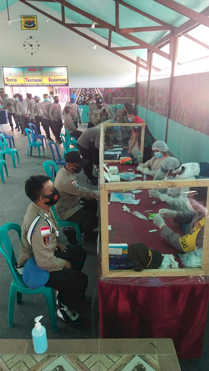 Sebelum Melaksanakan BKO, 100 Personil Polres TTS Jalani Rapid Test