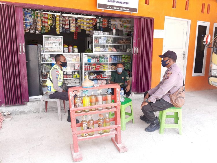 Bersama Bhabinkamtibmas, Kapolsubsektor Sambangi Pedagang