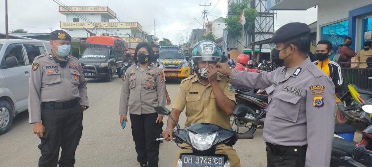 Gelar patroli , Personil Sat Sabhara Polres TTS Imbau Warga Taati Prokes