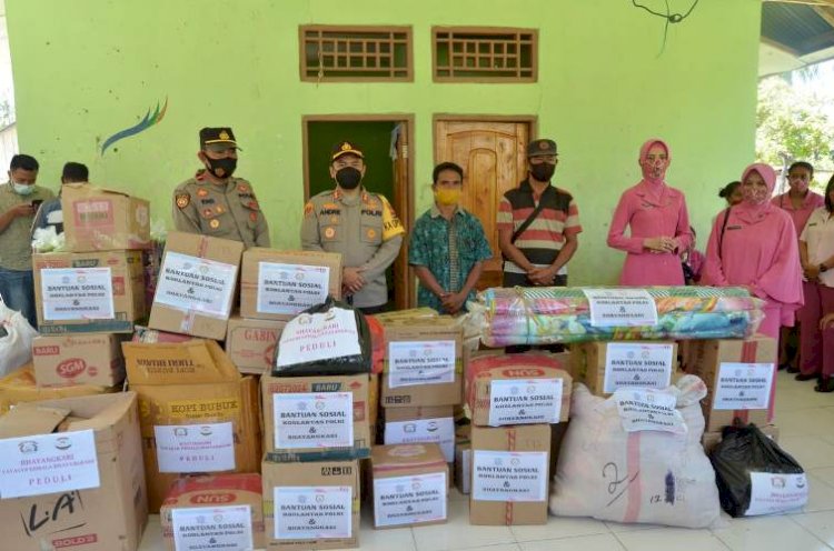 Sebagai Bentuk Kepedulian : Kembali, Polres TTS Salurkan Bansos Bagi Warga Terdampak Bencana Banjir