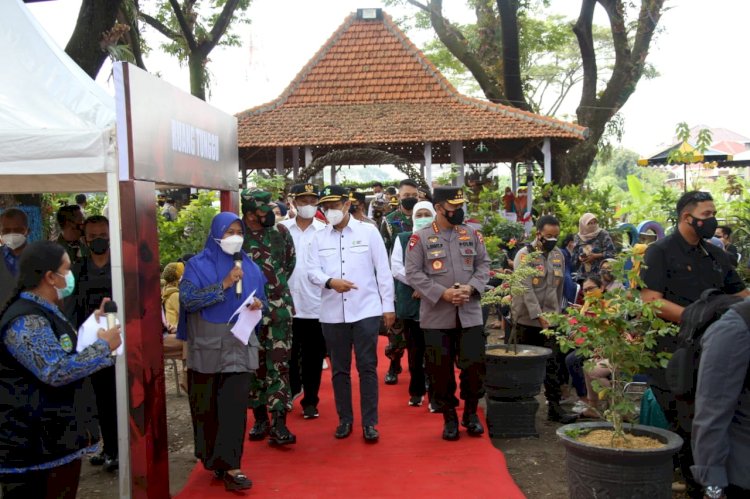 Tinjau PPKM di Madiun, Kapolri Minta Manajemen Pengendalian Covid Tercatat Dengan Baik