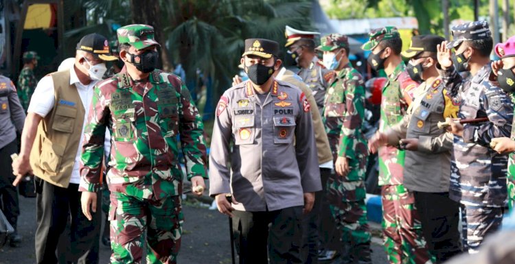Tinjau Bangkalan Bareng Panglima TNI, Kapolri Paparkan Langkah Selamatkan Warga dari Risiko Covid-19