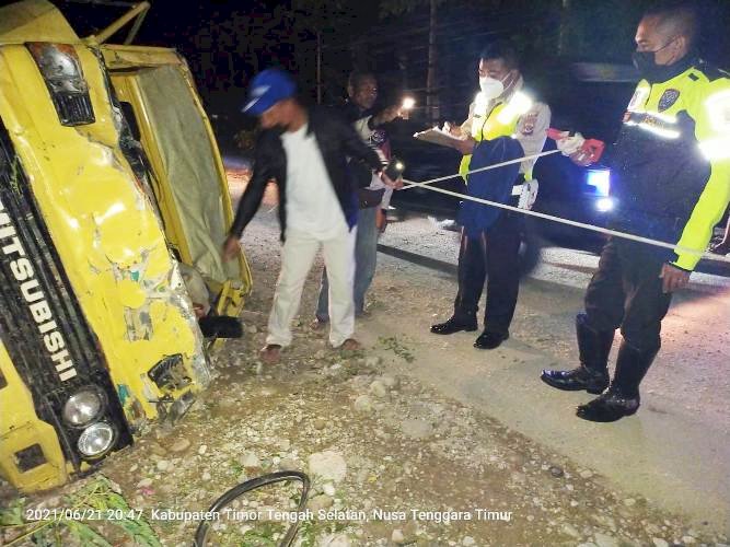 Dum Truk Terbalik , Sat Lantas Polres TTS Olah TKP