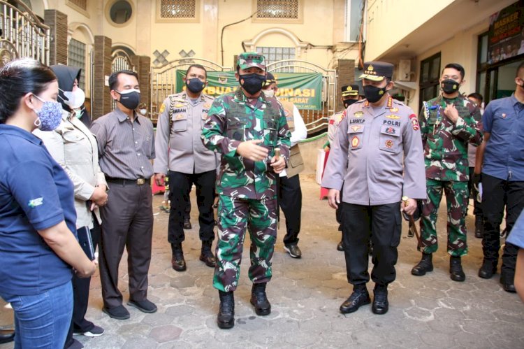 Hari Pertama PPKM Darurat, Kapolri Tinjau Penyekatan Hingga Vaksinasi Massal