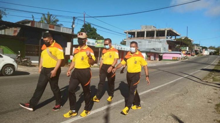 Jaga Imun Tubuh, Waka Polres TTS Pimpin Jalan Sehat
