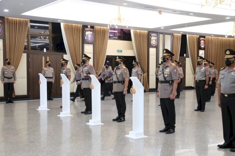 Lantik AS SDM, Kapolda Aceh dan Kadiv TIK, Kapolri: Dukung dan Tuntaskan Program Pemerintah Tangani Covid-19