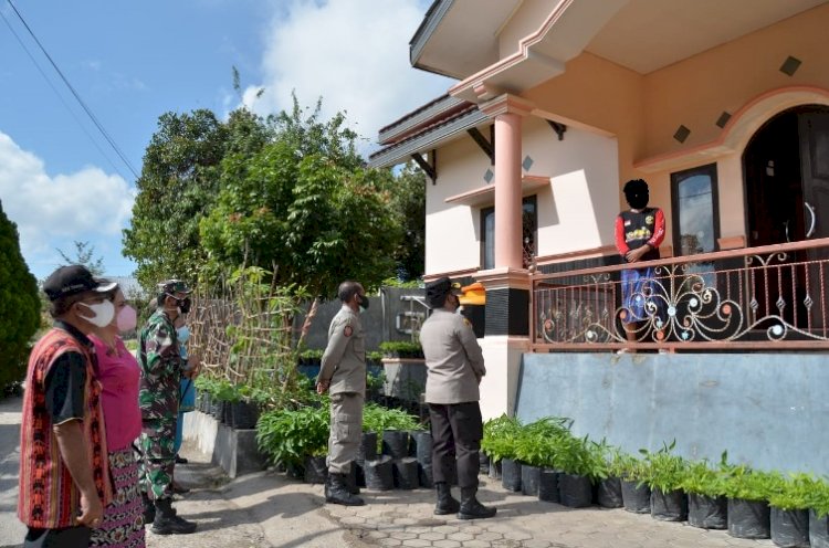 Kapolres TTS dan Tim Gugus Tugas Covid-19 Kunjungi Warga Isoman