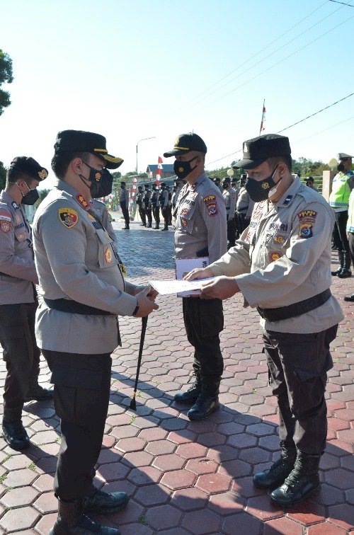 Apresiasi Kinerja Personil, Kapolres TTS Beri Penghargaan