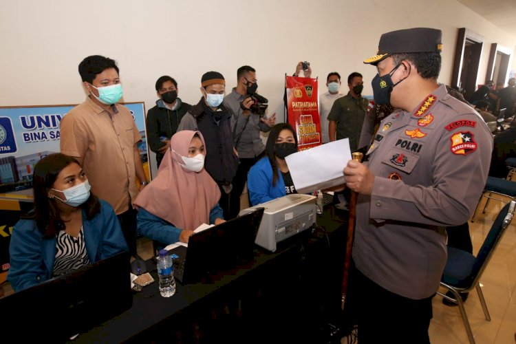 Kapolri Minta Semua Lokasi Pusat Aktivitas Warga Dipasangi Aplikasi PeduliLindungi