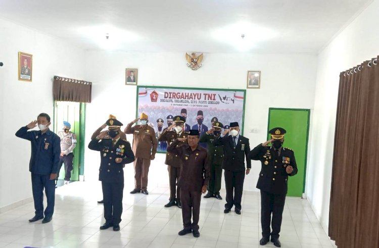 Kapolres TTS Hadiri Upacara HUT ke-76 TNI Secara Virtual Di Makodim 1621/TTS 