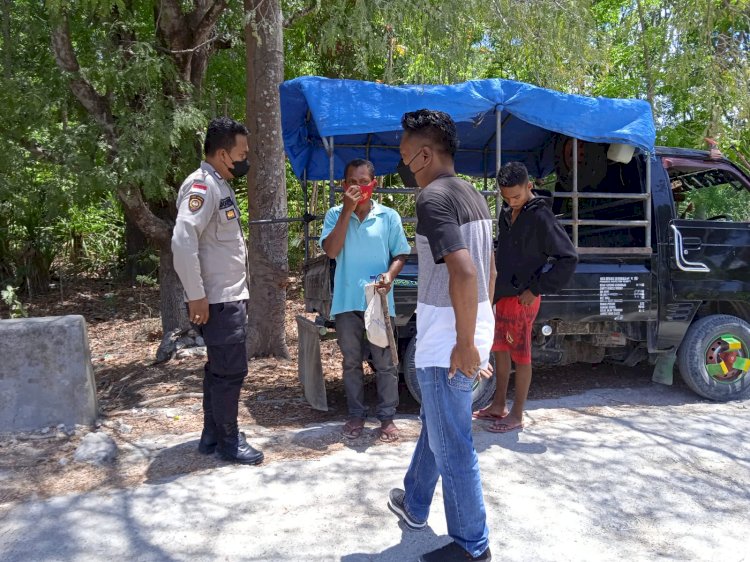 Temui Warga, Anggota Polsek Amanuban Timur Imbau Patuhi Prokes 
