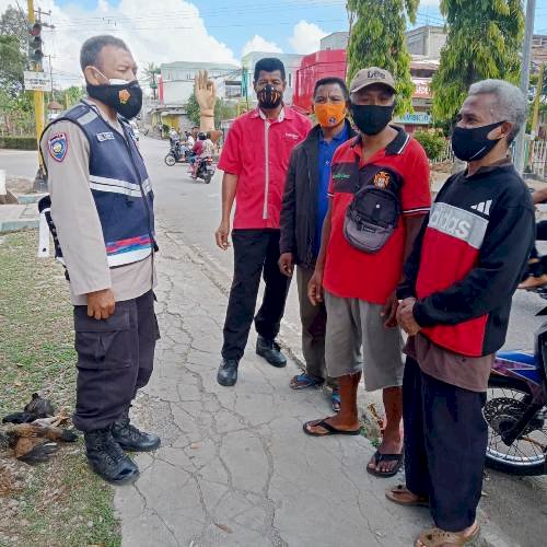 Temui Warga, Bhabinkamtibmas Berterima Kasih kepada Warga Yang Mematuhi Prokes 