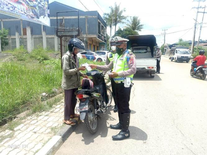 Humanis, Petugas Lantas Polres TTS Beri Imbauan Tertib Selalu  Berlalu Lintas  Kepada Pengguna Ranmor