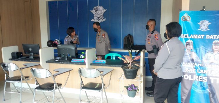 Berkeliling di Setiap Ruang kerja Lingkup Polres TTS, Kapolres Beri Motifasi Anggota