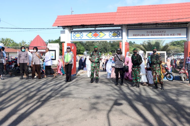 Bersinergi, Personil Polres TTS dan Kodim 1621 Pam Sholat Ied Hari Raya Idul Fitri