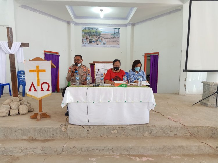 Hadiri kegiatan Gereja, Mewakili Kapolres TTS AKP Lukius O. Selly sampaikan Materi KDRT