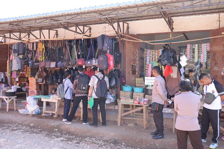 Datangi Polres TTS, Tim BPKP Propinsi NTT lakukan Pemeriksaan dan Pengecekan penyaluran BT-PKLWN