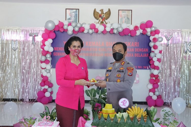 Syukuran HUT YKB KE-42, Ditandai Dengan Pemotongan Tumpeng