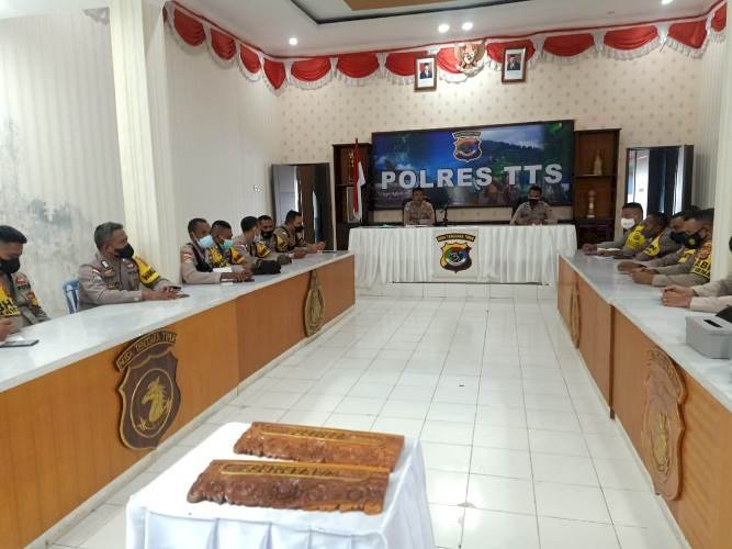 Rapat Anev Bhabinkamtibmas, Kasat Binmas: Tetap Tingkatkan Silahturahmi Bersama Warga Demi Kamtibmas yang Kondusif