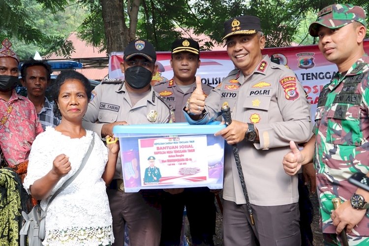 Peduli kasih, Dalam menyambut Hari Bhayangkara ke-76, Kapolda NTT Beri Bantuan Sosial Kepada Masyarakat Kecamatan Amanuban Selatan