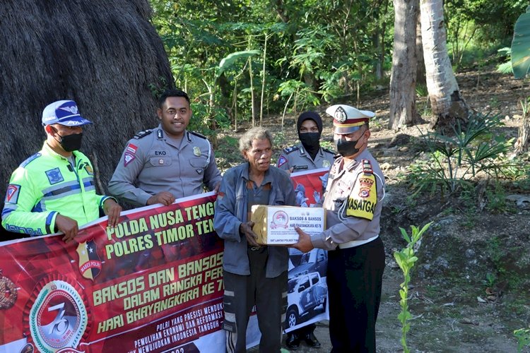 Baksos dan Bansos Jelang Hari Bhayangkara Ke 78, Sat Lantas Polres  Bagi  Bansos  Kepada Warga Yang Membutuhkan