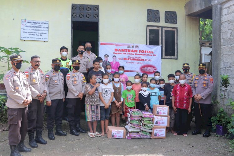 Wujud Peduli Sesama, Polres TTS Gelar Bansos