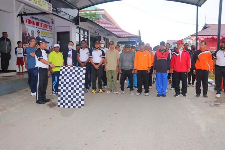 Semarak Bersama Dan Jalan Santai Polres TTS Dan Stake Holder Warnai Hari Bhayangkara Ke 76