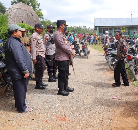 Pilkades Serentak Di Kabupaten TTS, Kapolres TTS Melaksanakan Monitoring