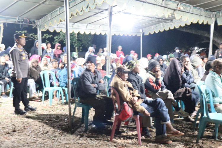 Tak kenal Lelah, Kapolres TTS Monitoring dan Pantau Perhitungan suara Hasil Pildes Hingga Larut Malam