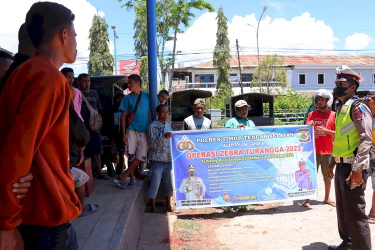 Gelar Operasi Zebra, Kanit Kamsel Sat Lantas Polres TTS Sosialisasi kepada Tukang Ojek